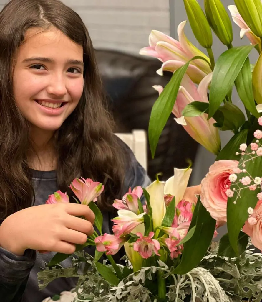 Valentine's Day Gift Ideas for Daughters and Mothers - FlowerFix DIY Flower Subscription Box