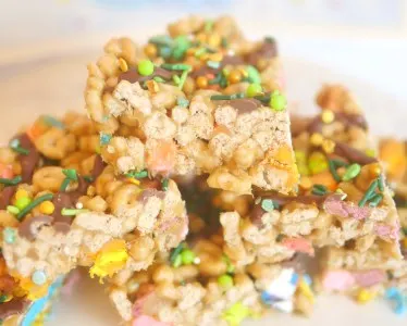 Lucky Charms Peanut Butter Snack Bars