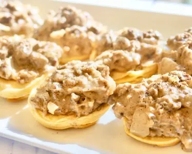 Vegetarian Biscuits and Gravy (Easy)