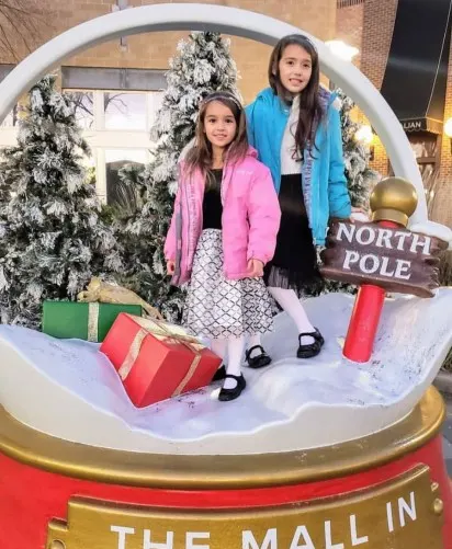 Santa's Arrival with Lisa & Mikel of Milkshake @ The Columbia Mall 